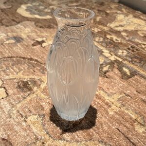 NWT Lalique Clear and Frosted Tulip Vase